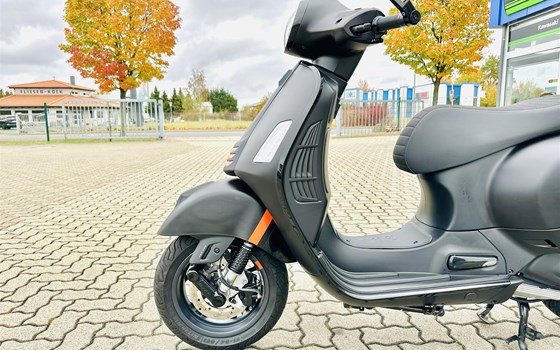 Gebrauchtmotorrad Vespa GTS 300 Super Sport - Bild 10