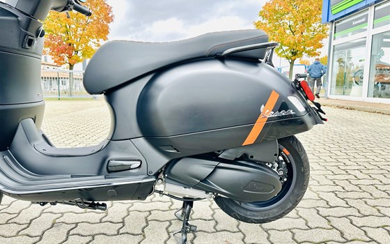 Gebrauchtmotorrad Vespa GTS 300 Super Sport - Bild 11