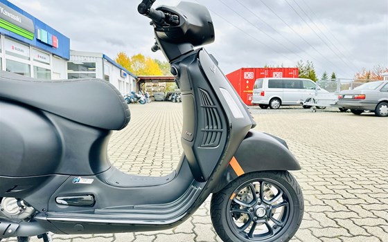 Gebrauchtmotorrad Vespa GTS 300 Super Sport - Bild 13