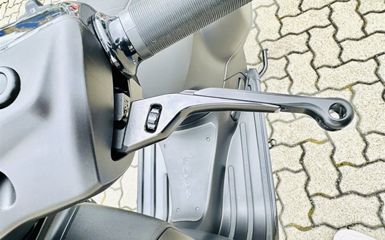 Gebrauchtmotorrad Vespa GTS 300 Super Sport - Bild 16