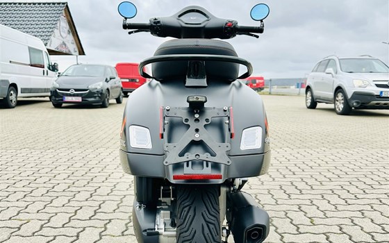 Gebrauchtmotorrad Vespa GTS 300 Super Sport - Bild 3