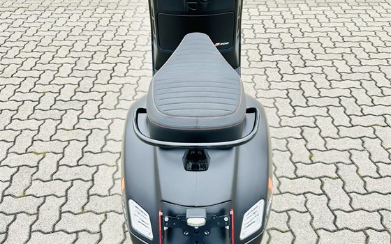 Gebrauchtmotorrad Vespa GTS 300 Super Sport - Bild 4
