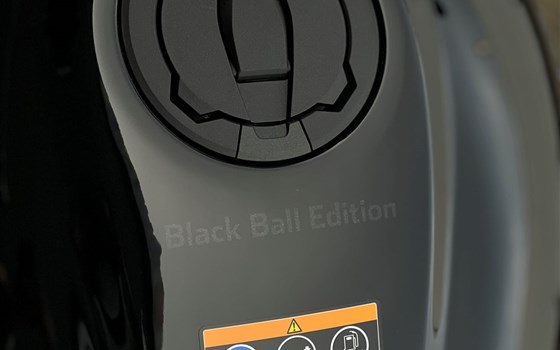 Neufahrzeug Kawasaki Z900 RS Black Ball Edition - Bild 7