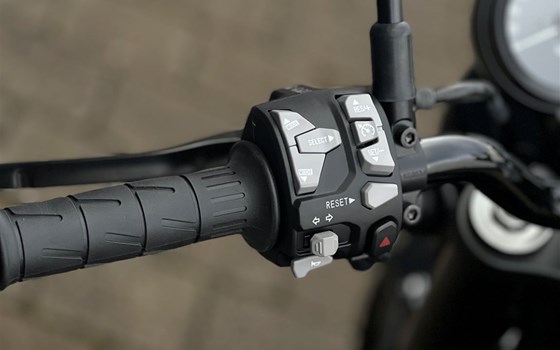 Neufahrzeug Kawasaki Z900 RS Black Ball Edition - Bild 9