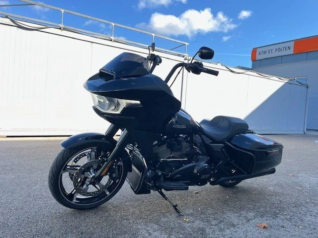 Harley-Davidson Road Glide FLTRX (Vivid Black/Black Finish) - Bild 11
