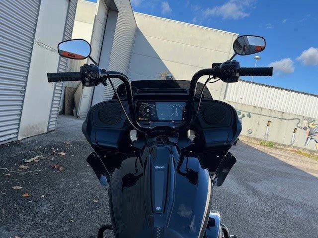 Harley-Davidson Road Glide FLTRX (Vivid Black/Black Finish) - Bild 13