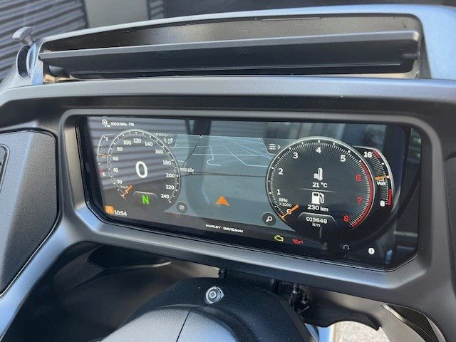 Harley-Davidson Road Glide FLTRX (Vivid Black/Black Finish) - Bild 14