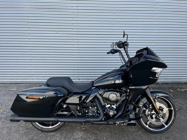 Harley-Davidson Road Glide FLTRX (Vivid Black/Black Finish) - Bild 2