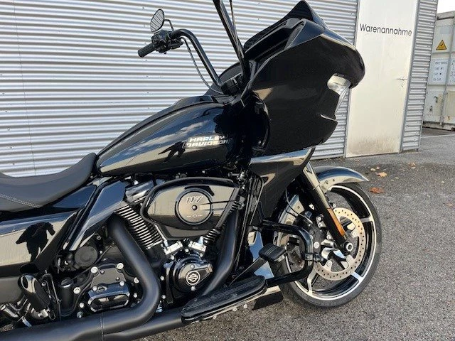 Harley-Davidson Road Glide FLTRX (Vivid Black/Black Finish) - Bild 3