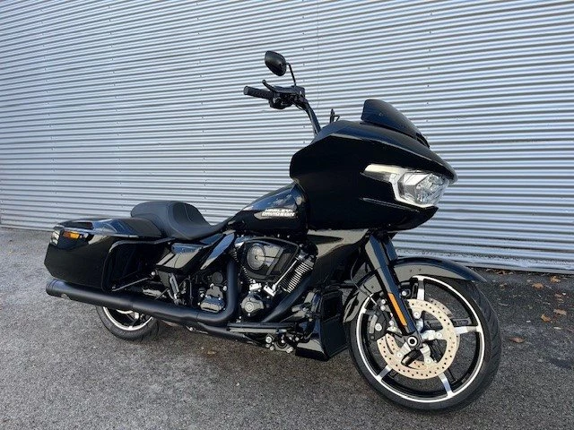 Harley-Davidson Road Glide FLTRX (Vivid Black/Black Finish) - Bild 4