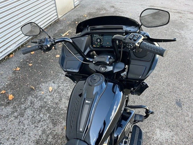 Harley-Davidson Road Glide FLTRX (Vivid Black/Black Finish) - Bild 5