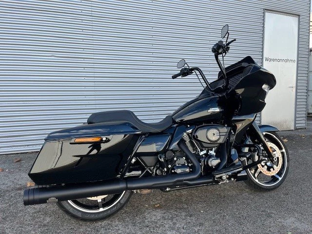 Harley-Davidson Road Glide FLTRX (Vivid Black/Black Finish) - Bild 7