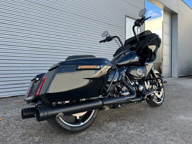 Harley-Davidson Road Glide FLTRX (Vivid Black/Black Finish) - Bild 8