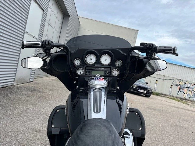 Harley-Davidson Street Glide FLHX (Vivid Black) - Bild 12