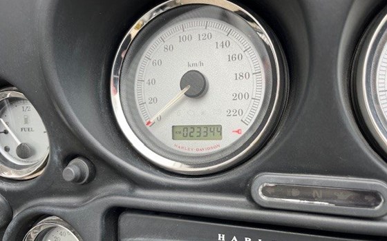 Gebrauchtmotorrad Harley-Davidson Street Glide FLHX - Bild 13