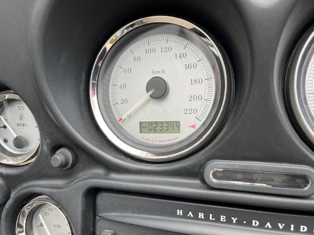 Harley-Davidson Street Glide FLHX (Vivid Black) - Bild 13