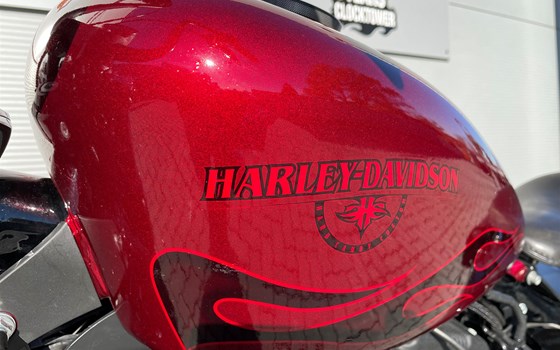Gebrauchtmotorrad Harley-Davidson Sportster XL 883 N Iron - Bild 5