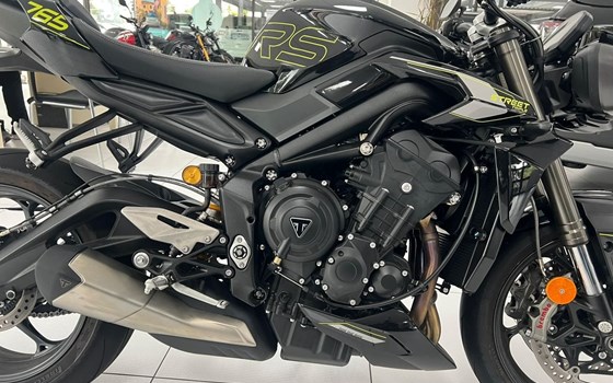Gebrauchtmotorrad Triumph Street Triple RS - Bild 8