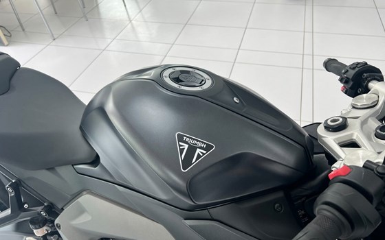 Gebrauchtmotorrad Triumph Daytona 660 - Bild 10