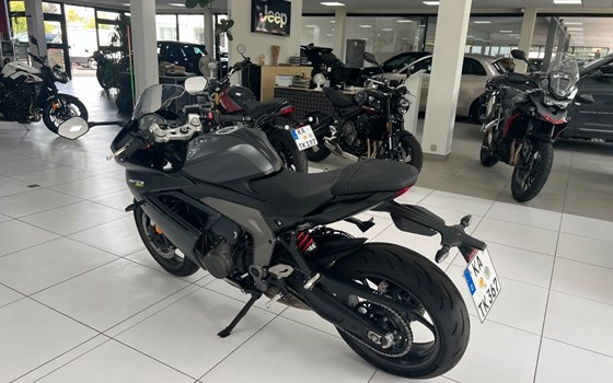 Gebrauchtmotorrad Triumph Daytona 660 - Bild 2