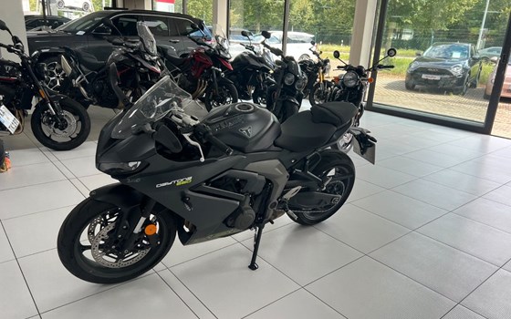 Gebrauchtmotorrad Triumph Daytona 660 - Bild 3