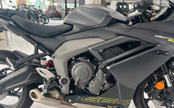 Gebrauchtmotorrad Triumph Daytona 660 - Bild 9