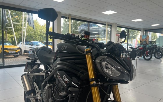 Gebrauchtmotorrad Triumph Speed Triple RS - Bild 12