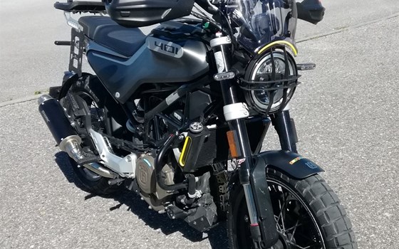 Gebrauchtmotorrad Husqvarna Svartpilen 401 - Bild 1