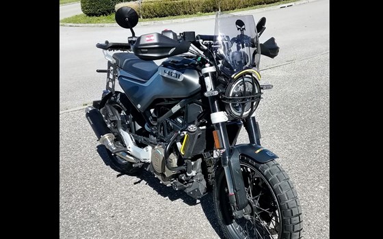 Gebrauchtmotorrad Husqvarna Svartpilen 401 - Bild 1