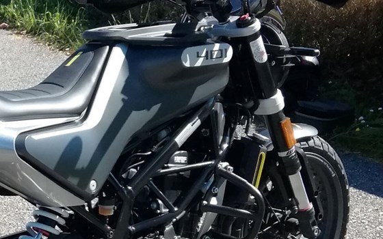 Gebrauchtmotorrad Husqvarna Svartpilen 401 - Bild 2