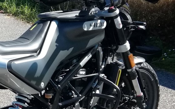 Gebrauchtmotorrad Husqvarna Svartpilen 401 - Bild 2