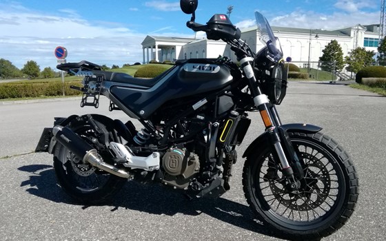 Gebrauchtmotorrad Husqvarna Svartpilen 401 - Bild 3