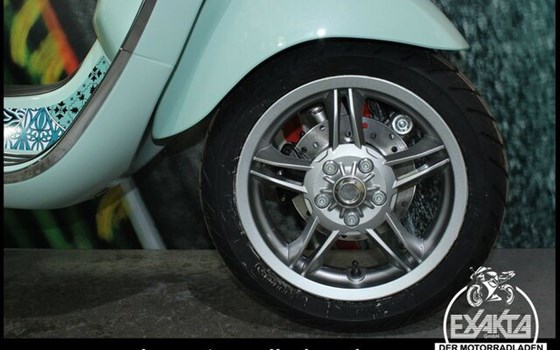 Neufahrzeug Vespa Primavera 125 Batik - Bild 23