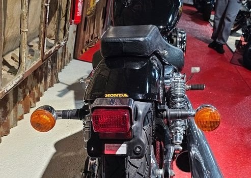 Gebrauchtmotorrad Honda VT 750 DC Black Widow - Bild 7