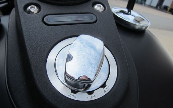 Gebrauchtmotorrad Harley-Davidson Dyna Street Bob Special - Bild 10