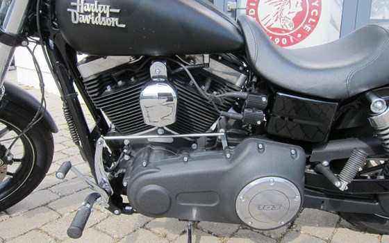 Gebrauchtmotorrad Harley-Davidson Dyna Street Bob Special - Bild 6