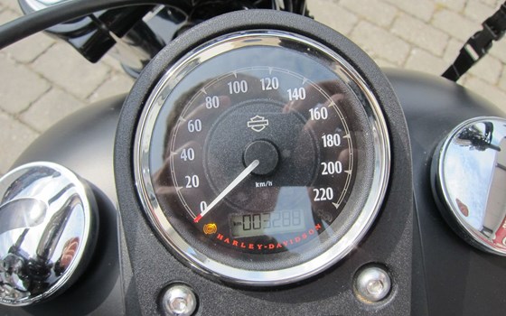 Gebrauchtmotorrad Harley-Davidson Dyna Street Bob Special - Bild 9