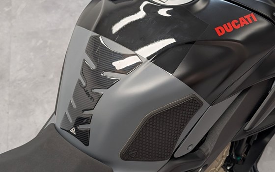 Gebrauchtmotorrad Ducati Streetfighter V4 S - Bild 7