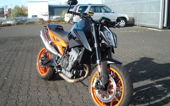Gebrauchtmotorrad KTM 890 Duke GP - Bild 3