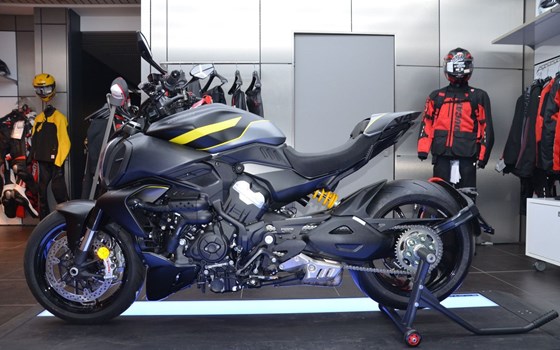 Gebrauchtmotorrad Ducati Diavel V4 - Bild 1