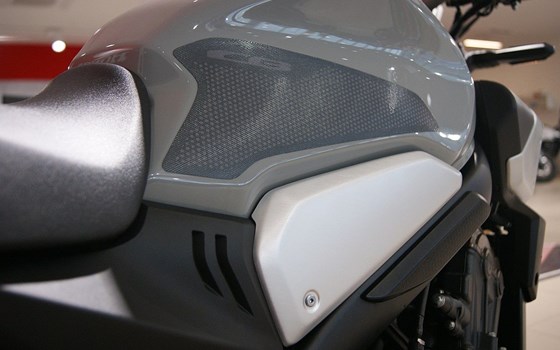 Gebrauchtmotorrad Honda CB650R E-Clutch - Bild 4