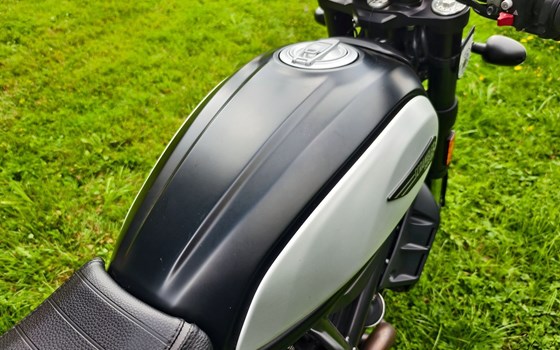 Gebrauchtmotorrad Ducati Scrambler Icon Dark - Bild 12