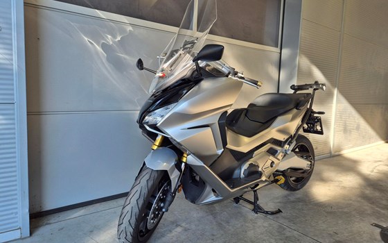 Gebrauchtmotorrad Honda Forza 750 - Bild 8