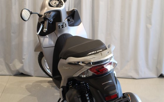 Gebrauchtmotorrad Honda SH Mode 125 - Bild 11