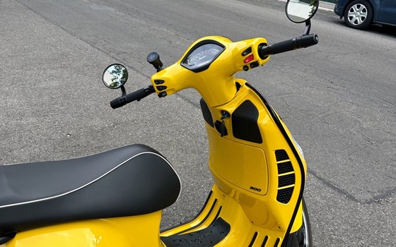 Gebrauchtmotorrad Vespa GTS 300 hpe - Bild 3