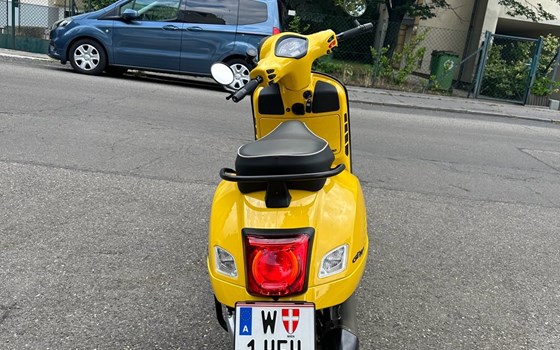 Gebrauchtmotorrad Vespa GTS 300 hpe - Bild 2