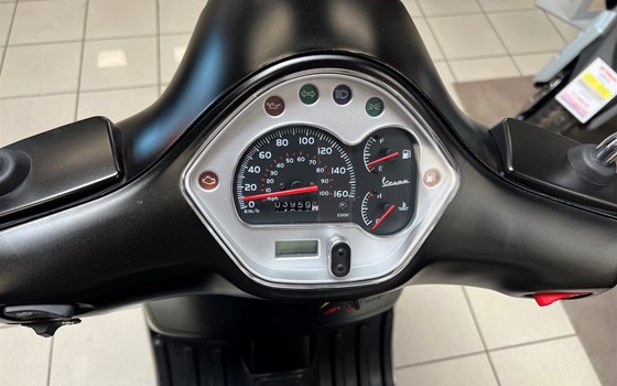 Gebrauchtmotorrad Vespa GTS 300 i.e. Super Sport - Bild 6