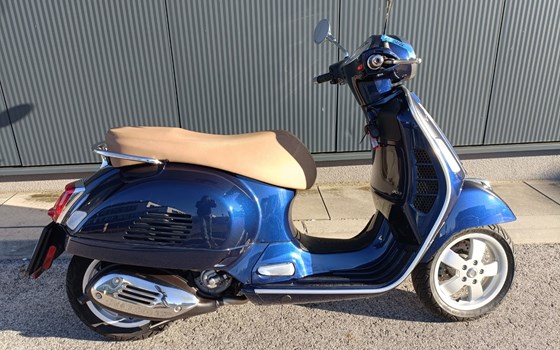 Gebrauchtmotorrad Vespa GTS 300 hpe - Bild 1