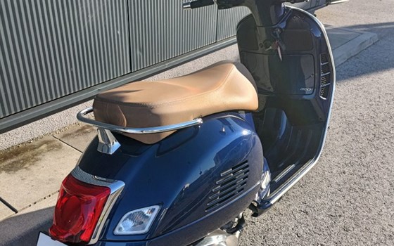 Gebrauchtmotorrad Vespa GTS 300 hpe - Bild 11