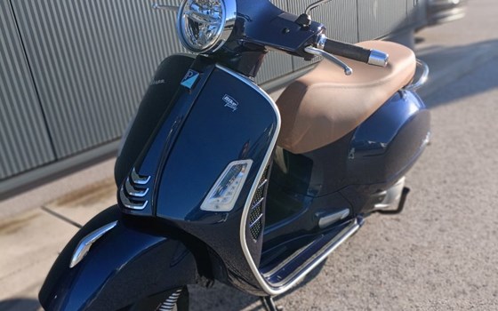 Gebrauchtmotorrad Vespa GTS 300 hpe - Bild 7